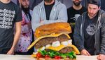 Keren! YouTuber Ini Bikin Makanan Jumbo, Ini 10 Diantaranya
