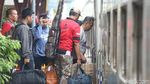 Hasto Kristiyanto Lepas Pemudik di Stasiun Senen