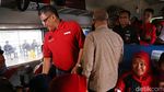 Hasto Kristiyanto Lepas Pemudik di Stasiun Senen