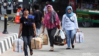 Namun, banyaknya agenda mudik gratis membuat volume pemudik di Terminal Grogol, Jakarta Barat disebut menyusut dibandingkan tahun lalu.