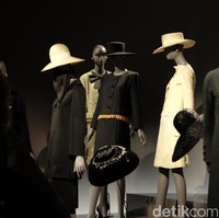 Di museum ini, pengunjung bisa menikmati deretan karya terbaik pendiri label YSL  ini sejak rumah mode pertamanya eksis pada 1962.  Wolipop berkesempatan menyambangi Musée Yves Saint Laurent pekan lalu di sela kunjungan ke Paris untuk acara Batik for the World yang didukung oleh Bakti Budaya Djarum Foundation.  (Foto: Daniel Ngantung/Wolipop)