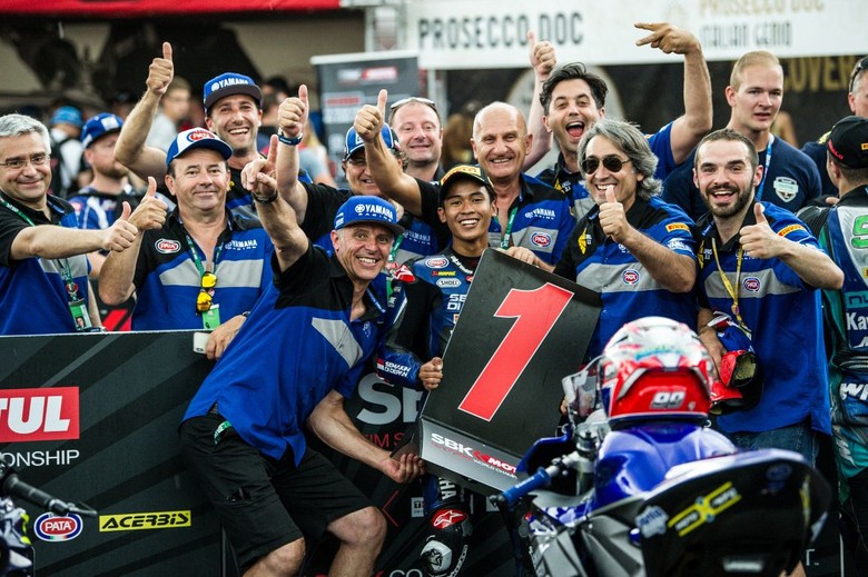 Galang menjuarai balapan World Supersport 300 di seri Ceko. Foto: Dok Yamaha Galang menjuarai balapan World Supersport 300 di seri Ceko. Foto: Dok Yamaha