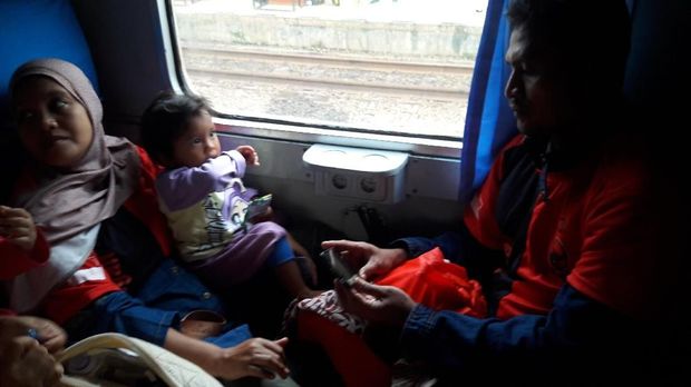 Hasto menyampaikan salam dari Megawati.