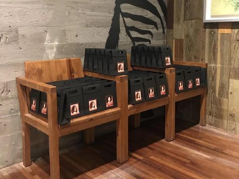 Baiknya! Artis K-pop Ini Keluarkan Uang Rp 98 Juta Beli Kado untuk Fans