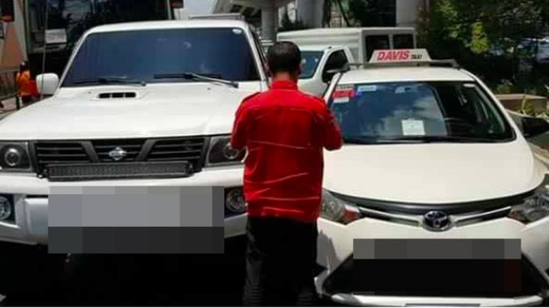 Ditabrak Taksi, Pengemudi Ini Ikhlas Usai Dengar Keluhan Sopir Taksi Foto: Pool (Facebook) Ditabrak Taksi, Pengemudi Ini Ikhlas Usai Dengar Keluhan Sopir Taksi Foto: Pool (Facebook)