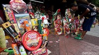 Penampakan sejumlah parsel yang dipamerkan penjual di kawasan Barito, Jakarta, Selasa (12/6/2018).