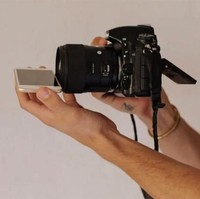 Menurut Mathias, refleksi itu dengan mudah membuang elemen yang tidak diinginkan dalam foto atau memberi framing dengan komposisi sederhana. Foto: Dok. Mathias Fast