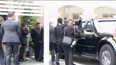Foto: Saat Trump Pamerkan The Beast ke Kim Jong-Un