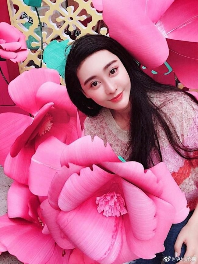 Kecintaan He Chengxi pada idolanya, Fan Bingbing membuat dirinya melakukan tindakan ekstrem. Ia memutuskan menjalani berbagai prosedur bedah plastik agar bisa mirip idolanya. Foto: Instagram