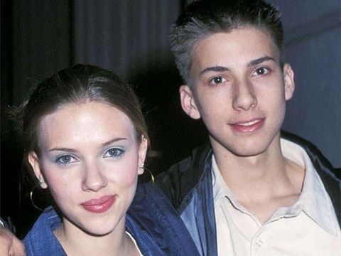 15 Potret Seleb Hollywood dan Saudara, Sama-sama Menawan!