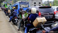 Nagreg merupakan gerbang para pemudik yang hendak menjajal jalur selatan Pulau Jawa.