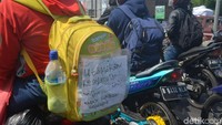 Indahnya saling mengingatkan. Utamakan keselamatan mr Broo, tulis salah seorang pemudik. Dalam tulisan tersebut disisipi juga gambar senyum.