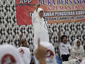 Didukung Pedagang Pajalih ,Khofifah Komitmen Perbaiki Irigasi