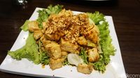 PAUSE: Chicken Steak Sambal Matah dan Nasi Bakar Pedas Mantap di Sini!