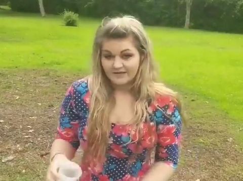 Viral, Wanita Mengaku Kulitnya Bebas Jerawat Berkat Minum Urin Anjing