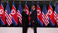 Trump dan Kim sama-sama menyatakan optimisme terhadap pertemuan bersejarah ini. Keduanya kini sedang menggelar pertemuan one-on-one di Hotel Capella, Pulau Sentosa, Singapura. (Foto: REUTERS/Jonathan Ernst)