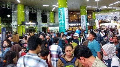 Foto: Suasana di Stasiun Gambir Malam Ini