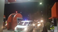 Johny mengungkapkan, pihaknya sudah mengoperasikan kapal-kapal besar untuk memperlancar arus lalu lintas dan memecah kepadatan di Pelabuhan Merak. Bahkan, kata dia, satu kapal besar bisa mengangkut 200-300 mobil pribadi. (Foto: Bahtiar Rifai/detikcom)