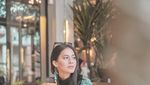 Anggunnya Pacar Baim Wong, Paula Verhoeven Saat Ngopi dan Makan Seafood