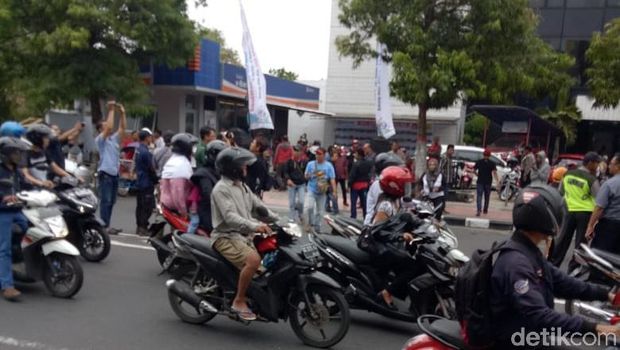 Panwaslu Kota Blitar ingin turunkan baliho/ 