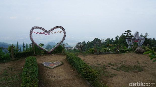 Spot foto kekinian berbentuk hati 