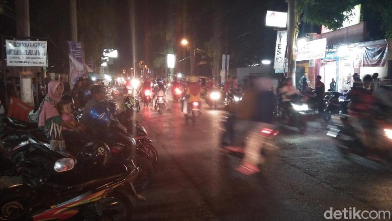 Waspada! Ada Festival Tong Tong Klek, Lalin di Rembang Padat Waspada! Ada Festival Tong Tong Klek, Lalin di Rembang Padat