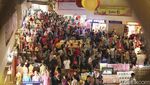 Jelang Lebaran Pasar Tanah Abang Diserbu Pembeli