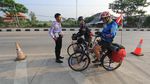 Luar Biasa! Pemudik ini Pulang Kampung Naik Sepeda