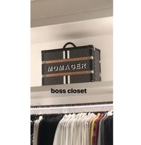 Intip Lemari Kris Jenner yang Bikin Iri, Isinya Seperti dalam Butik