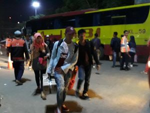 Lonjakan Pemudik ke Sumatera Mulai Terjadi di Terminal Merak