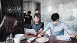 Gantengnya Aktor Thailand, Kao Jirayu Saat Sedang Masak Hingga Makan Seafood