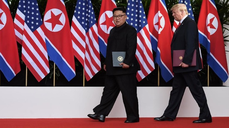 Trump Minta Terlihat Kurus Saat Difoto, Begini Ekspresi Kim Jong Un Trump Minta Terlihat Kurus Saat Difoto, Begini Ekspresi Kim Jong Un