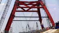 Sebelumnya, pemudik melewati jalan di samping jembatan, di mana kendaraan diarahkan keluar Gringsing sejauh 500 meter untuk melintasi Kali Kuto dan masuk kembali ke tol menuju gerbang tol keluar di Krapyak (Semarang).