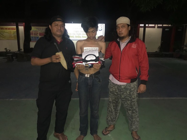 Curi Baju Milik Saudara Sendiri, Rafli Diciduk Polisi Curi Baju Milik Saudara Sendiri, Rafli Diciduk Polisi
