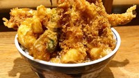 Kalau netizen @akifumi.takada ini punya seporsi tempura mulai dari tempura sayuran sampai tempura udang yang gurih. Kriuk! Foto: Istimewa