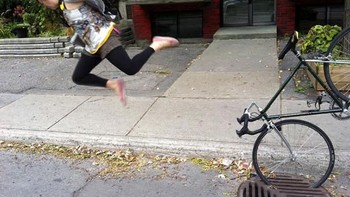 Waduh, semoga lukanya tidak parah. Foto: boredpanda
