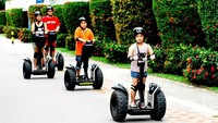 Selain itu, traveler juga bisa mencoba bermain Segway berkeliling beberapa tempat di Sentosa (Sentosa)