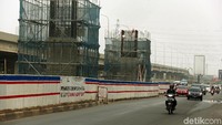 Proyek pembangunan Tol Becakayu diupayakan untuk dihentikan untuk sementara waktu guna mengantisipasi kemacetan arus mudik lebaran.