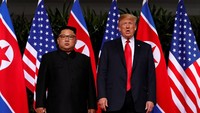 Pertemuan antara Trump dan Kim ini merupakan pertemuan pertama antara kepala negara AS dan Korut dalam sejarah. Selama ini keduanya terlibat perang kata-kata dan hinaan terkait program nuklir Korut. (Foto: Reuters)