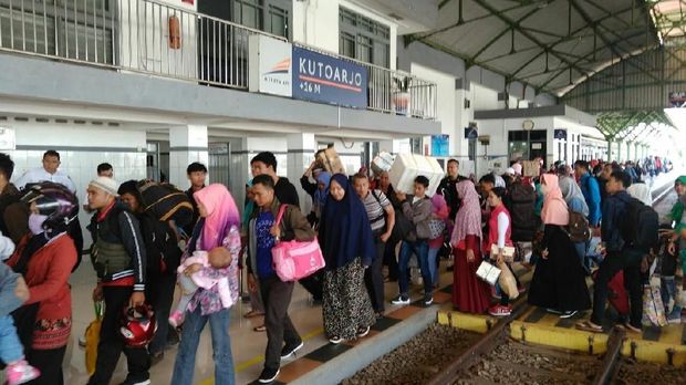 Suasana di Stasiun Kutoarjo hari ini