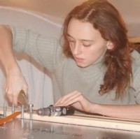 Wanita kelahiran 1993 ini bermimpi untuk menjadi ahli aeronautical, ilmu tentang dunia penerbangan. Ketika dia baru berumur 14 tahun, Sabrina membuat pesawat bermesin tunggal sendirian dan kemudian menerbangkannya ke Danau Michigan. Butuh waktu dua tahun untuk menyelesaikan prestasi yang dia dokumentasikan di Youtube. Foto: Istimewa