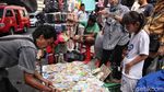 Berburu Aneka Amplop Lebaran di Pasar Asemka