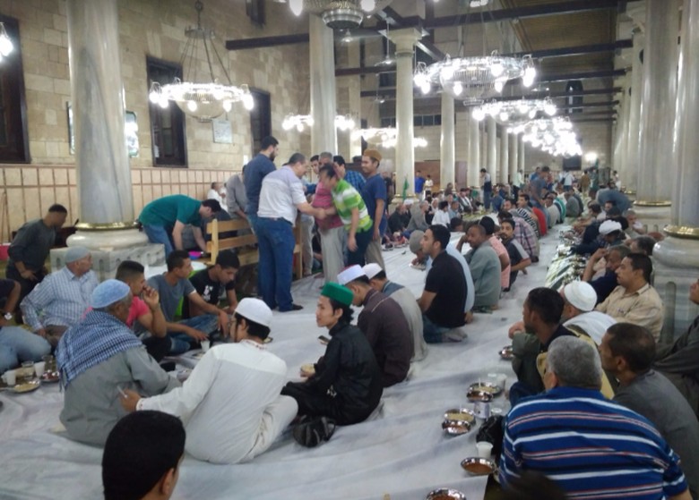 Tarawih Jadi Ajang Temu Kangen Mahasiswa Indonesia di Mesir Tarawih Jadi Ajang Temu Kangen Mahasiswa Indonesia di Mesir
