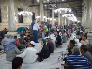 Tarawih Jadi Ajang Temu Kangen Mahasiswa Indonesia di Mesir