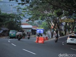 Bahaya! Pembatas Jalan di Jalur Nagreg Ada yang Rusak