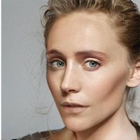 Seorang pengguna internet mengubah penampilannya ini dan sederet bintang Avengers Infinity War lainnya menjadi wanita dengan menggunakan aplikasi Face App. Wajah yang berkarakter membuat versi wanita Tom Hiddleston yang berperan sebagai Loki, jadi mirip si kembar Olsen ya? Foto: Dok. FaceApp