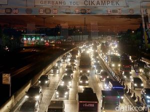 Mudik H-3 Lebaran, Tol Arah Cikampek Macet dari Dalam Kota