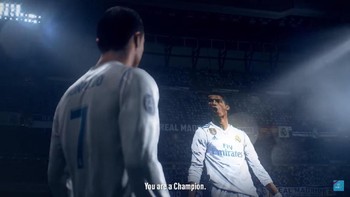 Pada akhirnya, sorotan utama tetap mengarah kepada model utama FIFA 19, yaitu Cristiano Ronaldo. Foto: YouTube/EA Sports