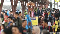 Terlihat di H-3 lebaran ini situasi di Stasiun Senen, Jakarta, semakin padat dan diprediksi jumlah pemudik akan terus meningkat hingga H-2 lebaran.