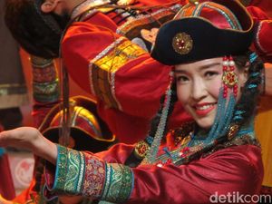 Foto Kecantikan Gadis Xinjiang, dari Uyghur Sampai Mongol